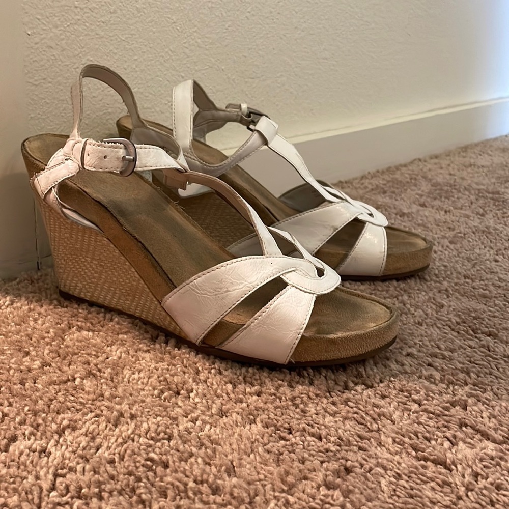 A2 size 8.5 white heel sandals